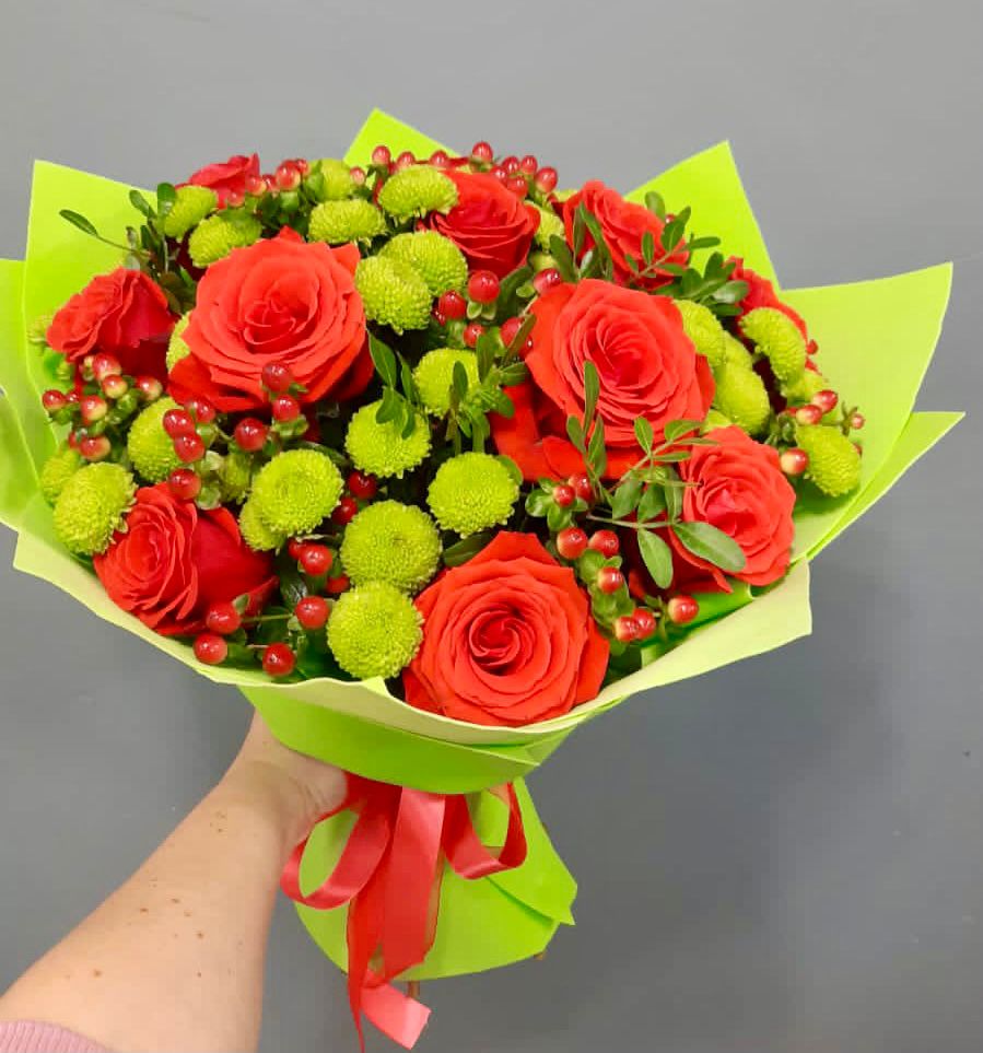 Букет цветов из: Хризантемы и Розы в Донская Сочи