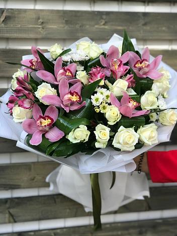 Букет цветов из: Розы и Хризантемы в Донская Сочи