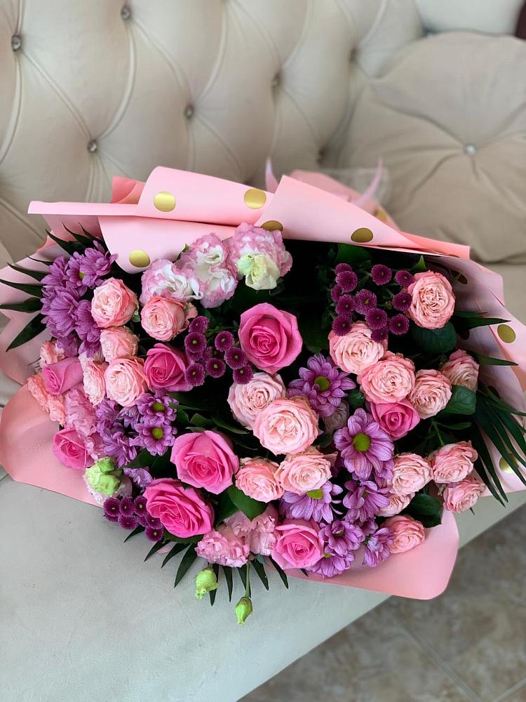 Букет цветов из: Хризантемы, Розы и Лизиантусы в Донская Сочи