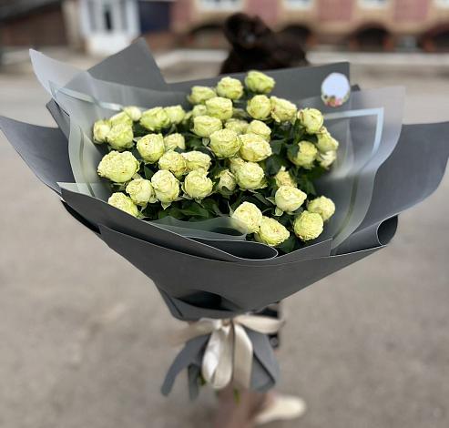 Букет Белые кустовые розы Солинеро в Донская Сочи