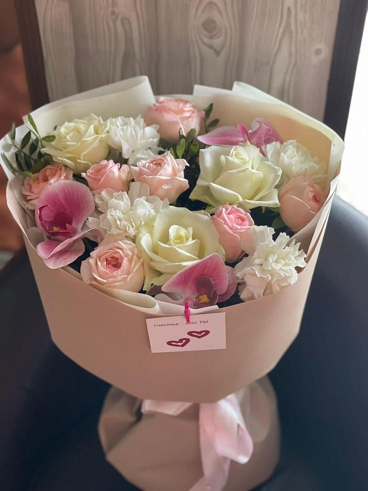 Букет цветов из: Орхидеи, Розы и Гвоздики в Донская Сочи