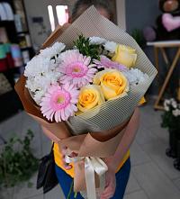 Букет цветов из:  Герберы, Розы и Хризантемы в Донская Сочи
