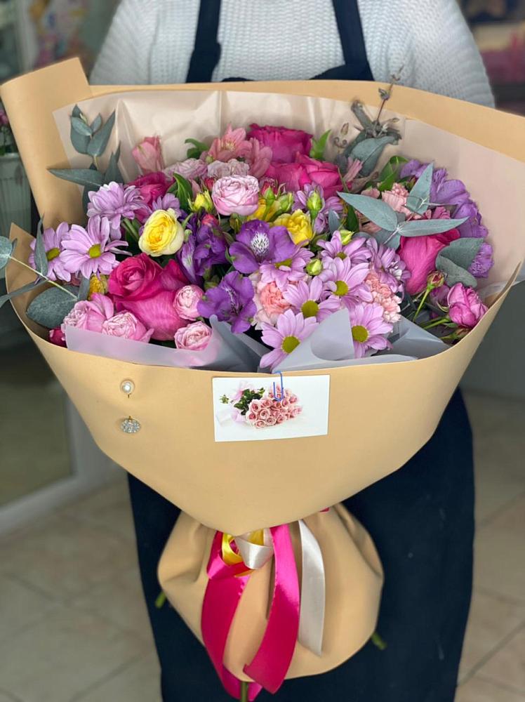 Букет цветов из: Хризантемы, Гвоздики и Альстромерии в Донская Сочи