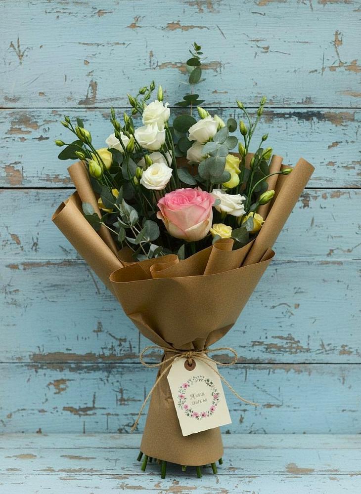 Букет цветов из: Розы и Лизиантусы в Донская Сочи