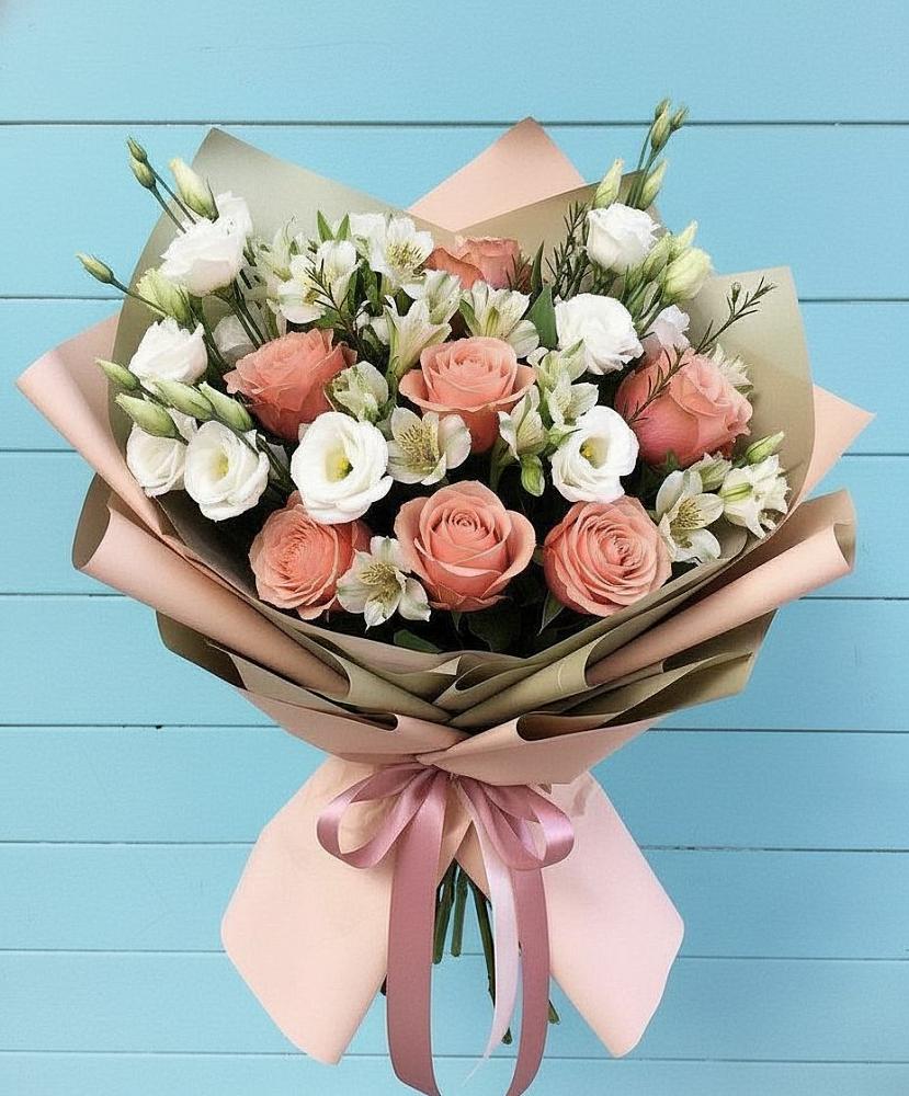 Букет цветов из: Розы, Альстромерии и Лизиантусы в Донская Сочи