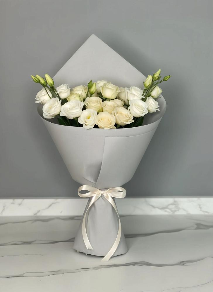 Букет цветов из: Розы и Лизиантусы в Донская Сочи