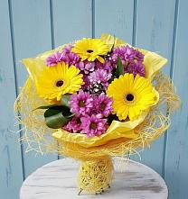 Букет цветов из:  Хризантемы и Герберы в Донская Сочи