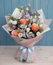 Букет цветов из:  Лизиантусы, Розы, Альстромерии и Гипсофила в Донская Сочи