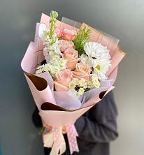 Букет цветов из:  Хризантемы и Розы в Донская Сочи