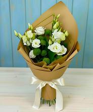 Букет цветов из:  Хризантемы и Лизиантусы в Донская Сочи