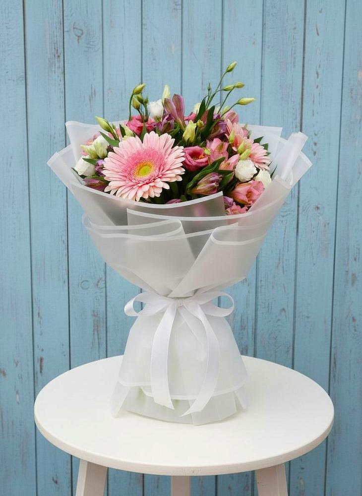 Букет цветов из: Герберы, Альстромерии и Лизиантусы в Донская Сочи