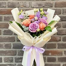 Букет цветов из:  Лизиантусы и Розы в Донская Сочи