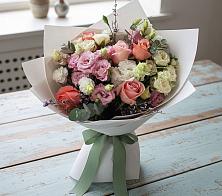 Букет цветов из:  Розы, Лизиантусы и Гвоздики в Донская Сочи