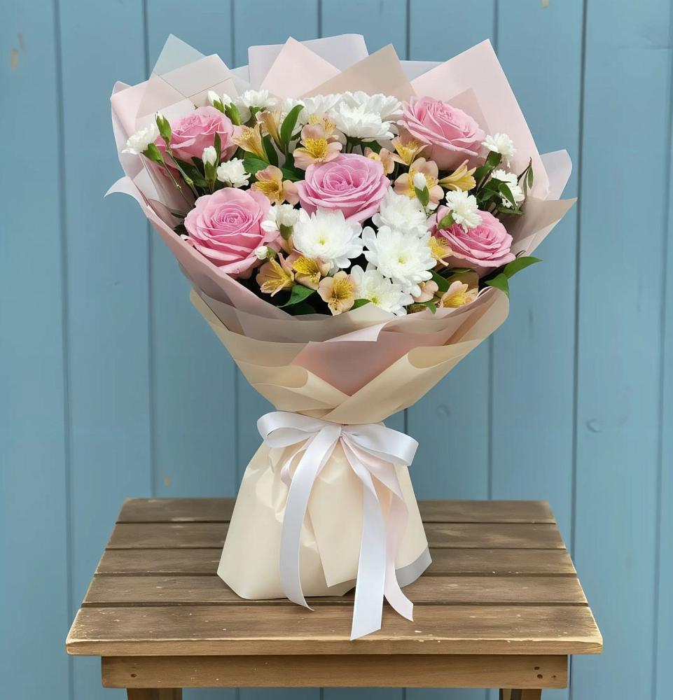 Букет цветов из: Гвоздики, Орхидеи и Розы в Донская Сочи