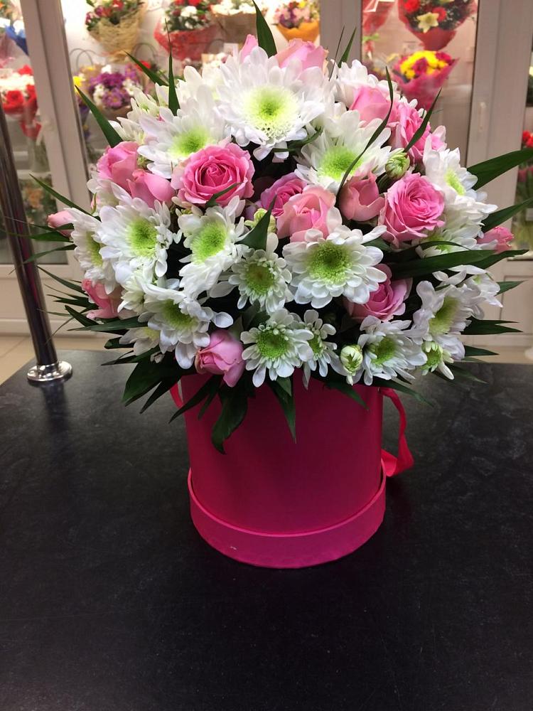 Цветочная композиция из Розы и Хризантемы в шляпной коробке в Донская Сочи