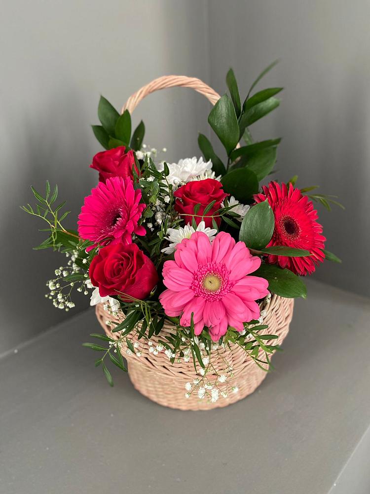 Цветочная композиция из Розы, Хризантемы и Герберы в корзине в Донская Сочи