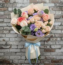 Букет цветов из:  Розы, Лизиантусы и Гвоздики в Донская Сочи
