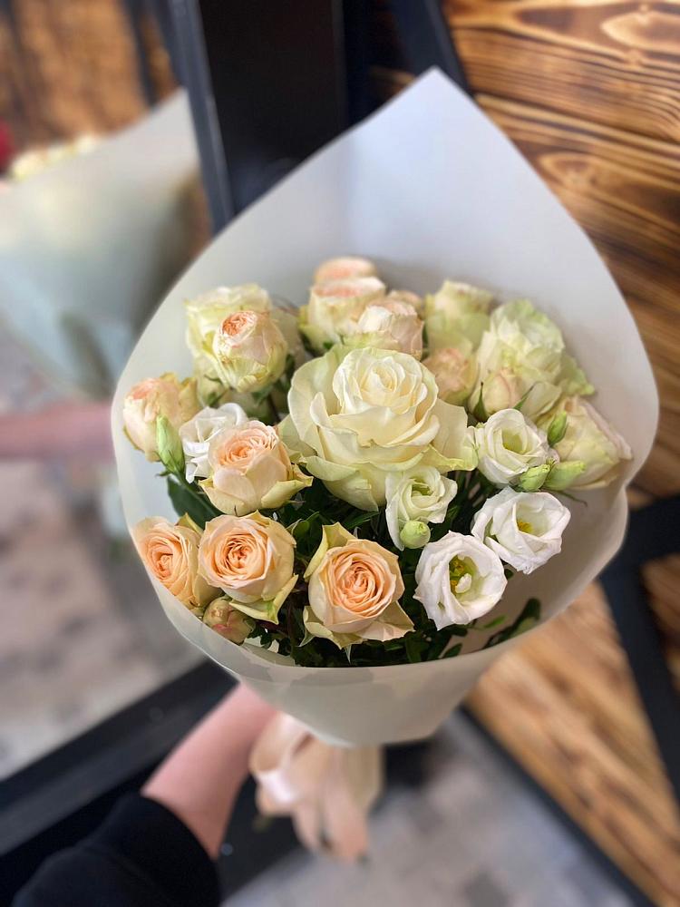 Букет цветов из: Розы и Лизиантусы в Донская Сочи